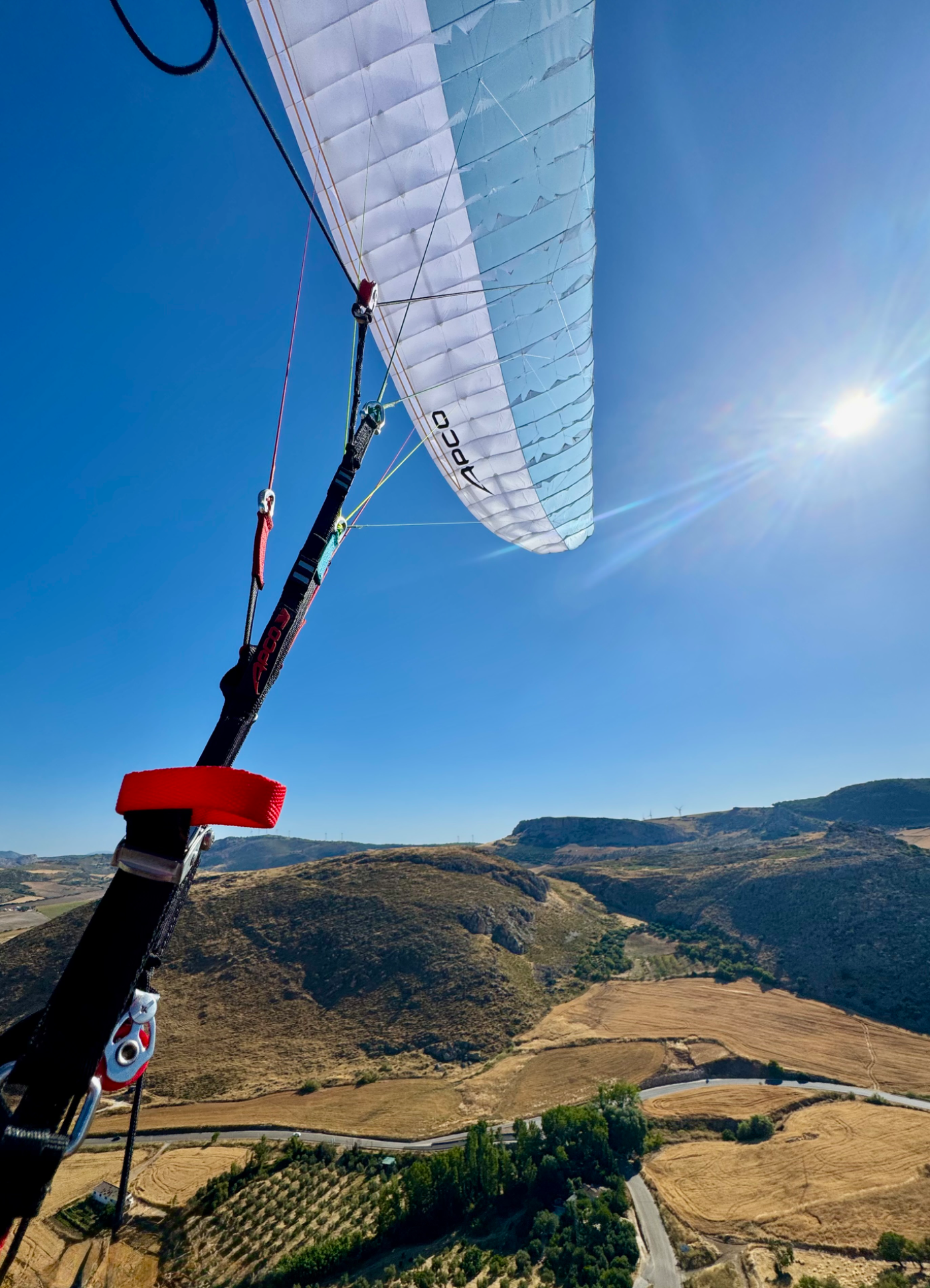 Used Apco Hybrid paraglider, size M, excellent condition for sale — photo 1 of 2