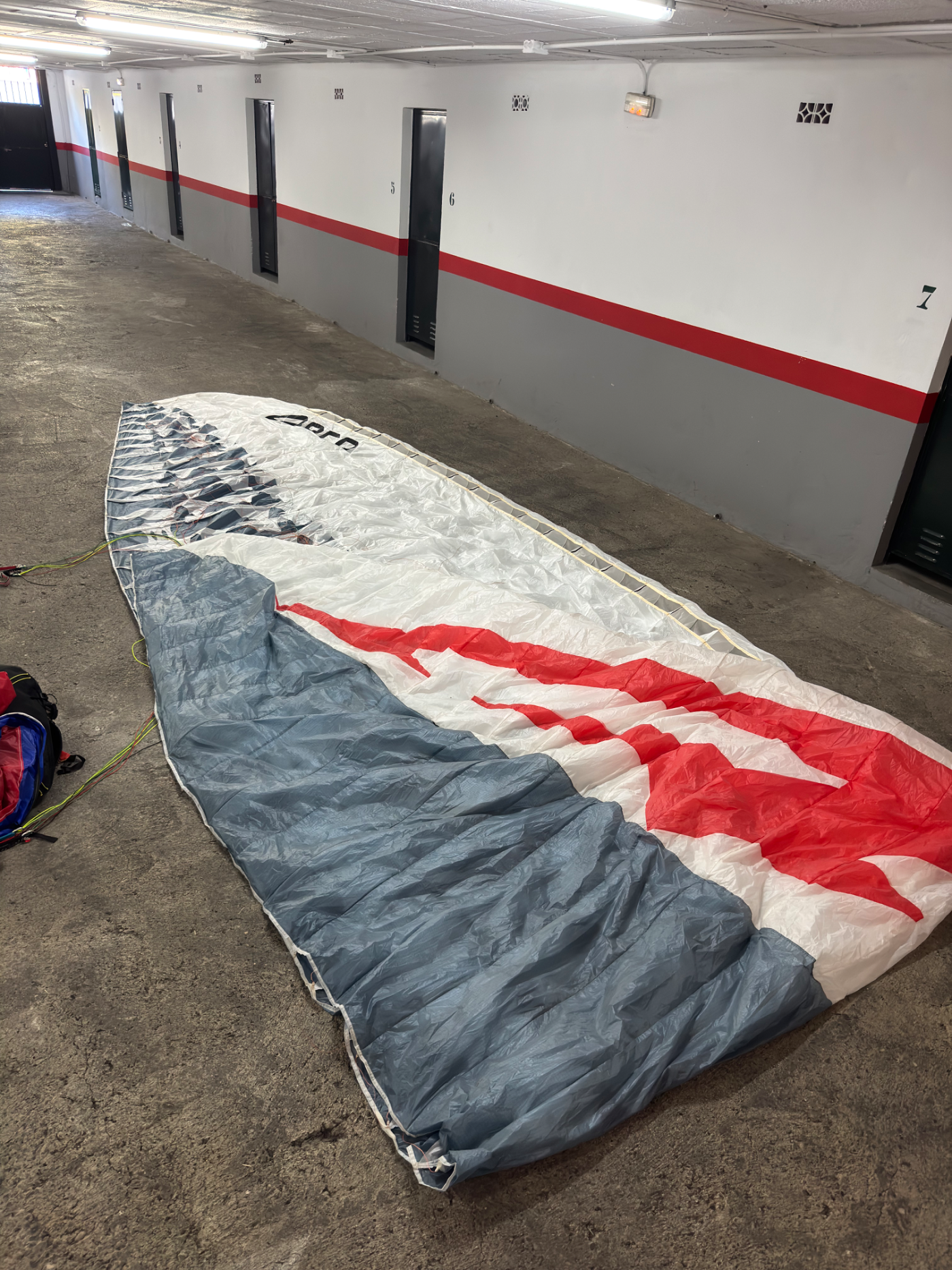Used Apco Hybrid paraglider, size M, excellent condition for sale — photo 2 of 2