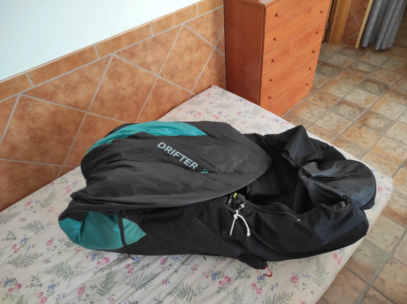 Used Niviuk Drifter 2 paragliding harness, size M, excellent condition for sale — photo 2 of 5