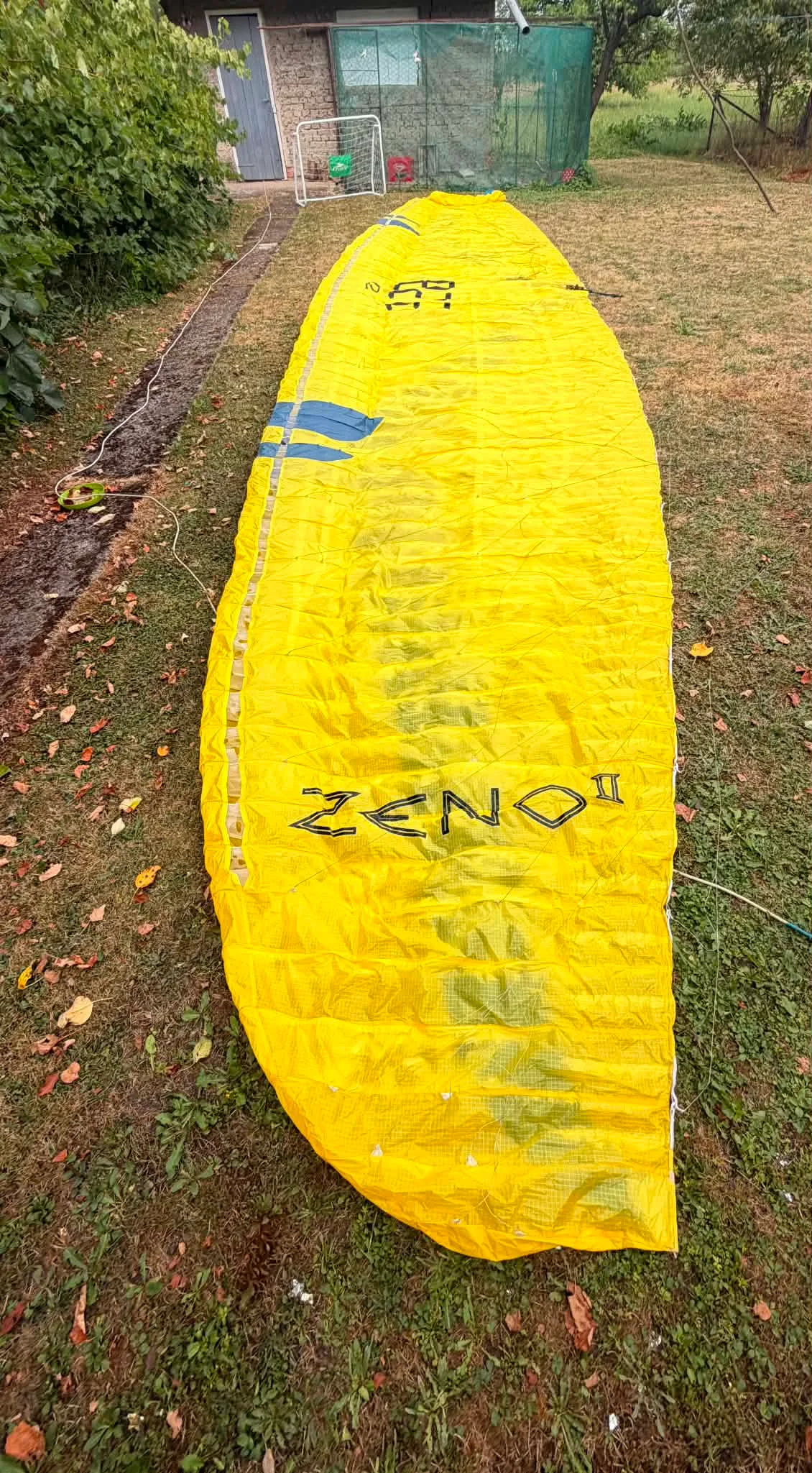 Used Ozone Zeno 2 paraglider, size ML, excellent condition for sale — photo 1 of 5