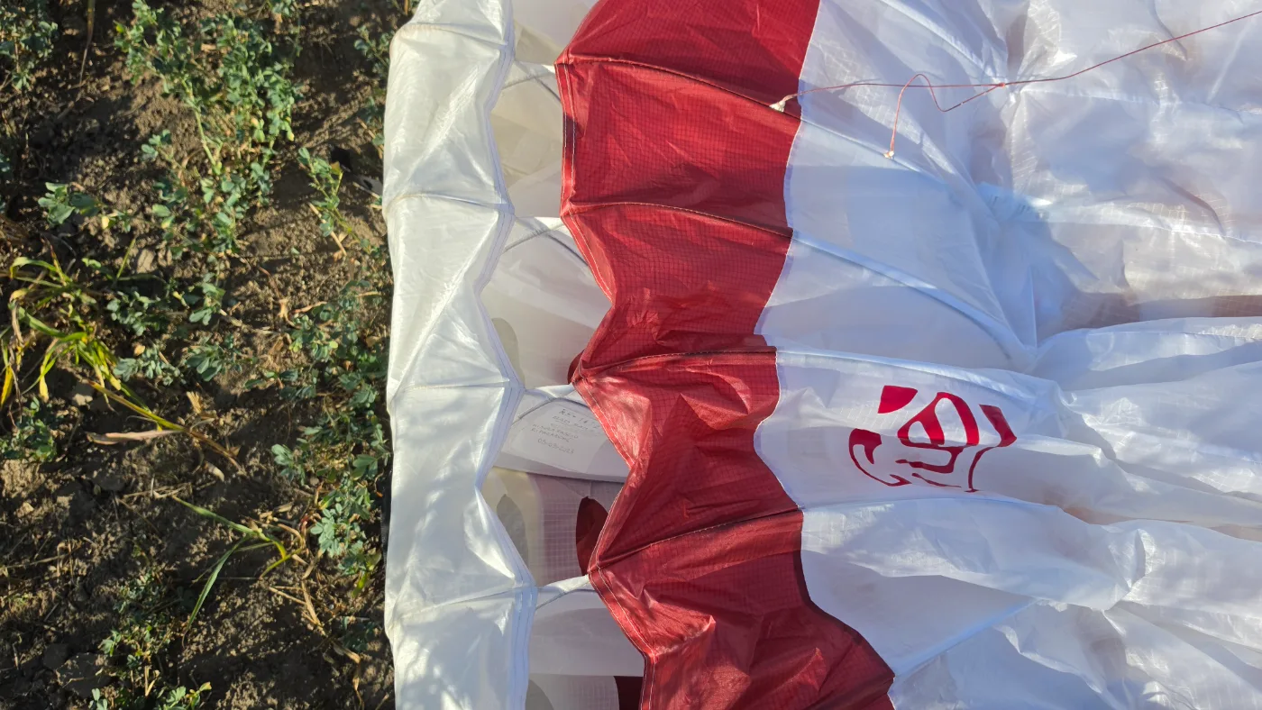 Used Gin Boomerang 12 paraglider, size ML, very good condition for sale — photo 1 of 5