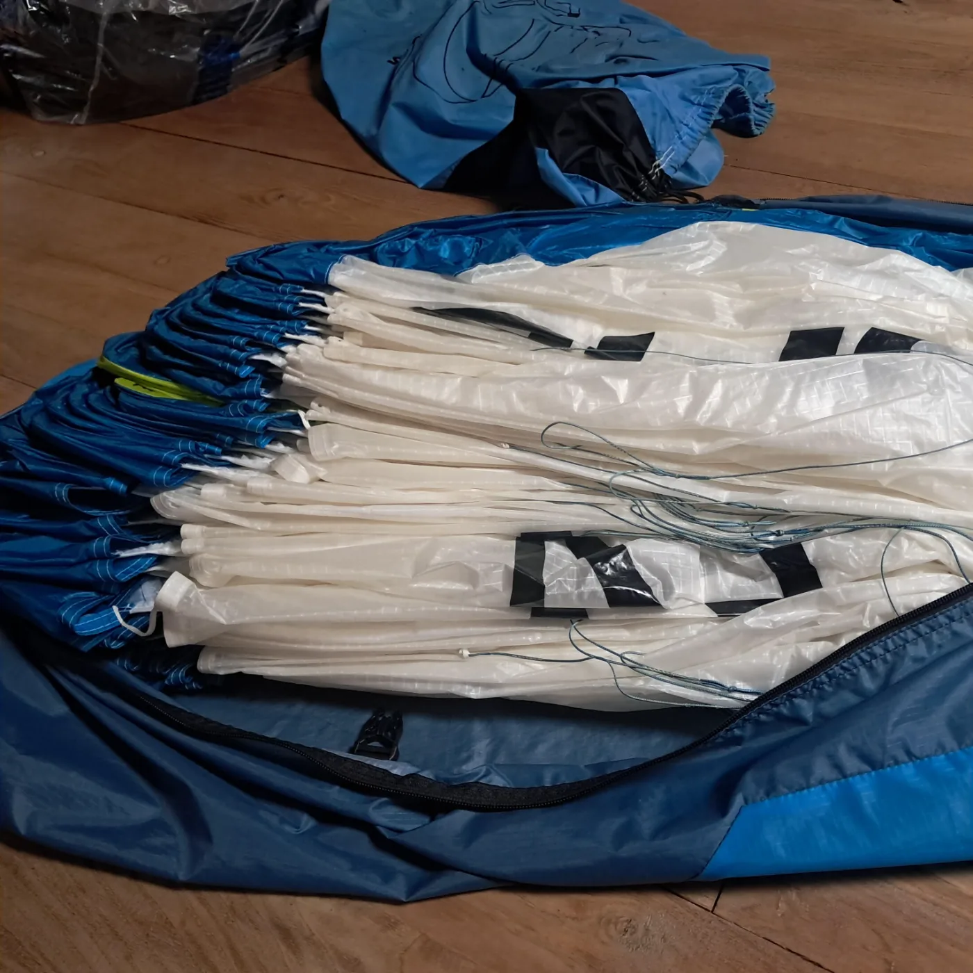 Used Ozone lyght paraglider, size S, very good condition for sale
