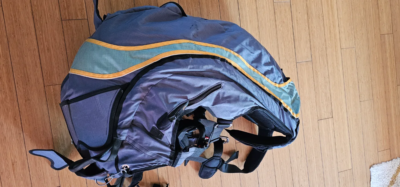 Used Avasport Acro paragliding harness, size L, very good condition for sale — photo 1 of 5