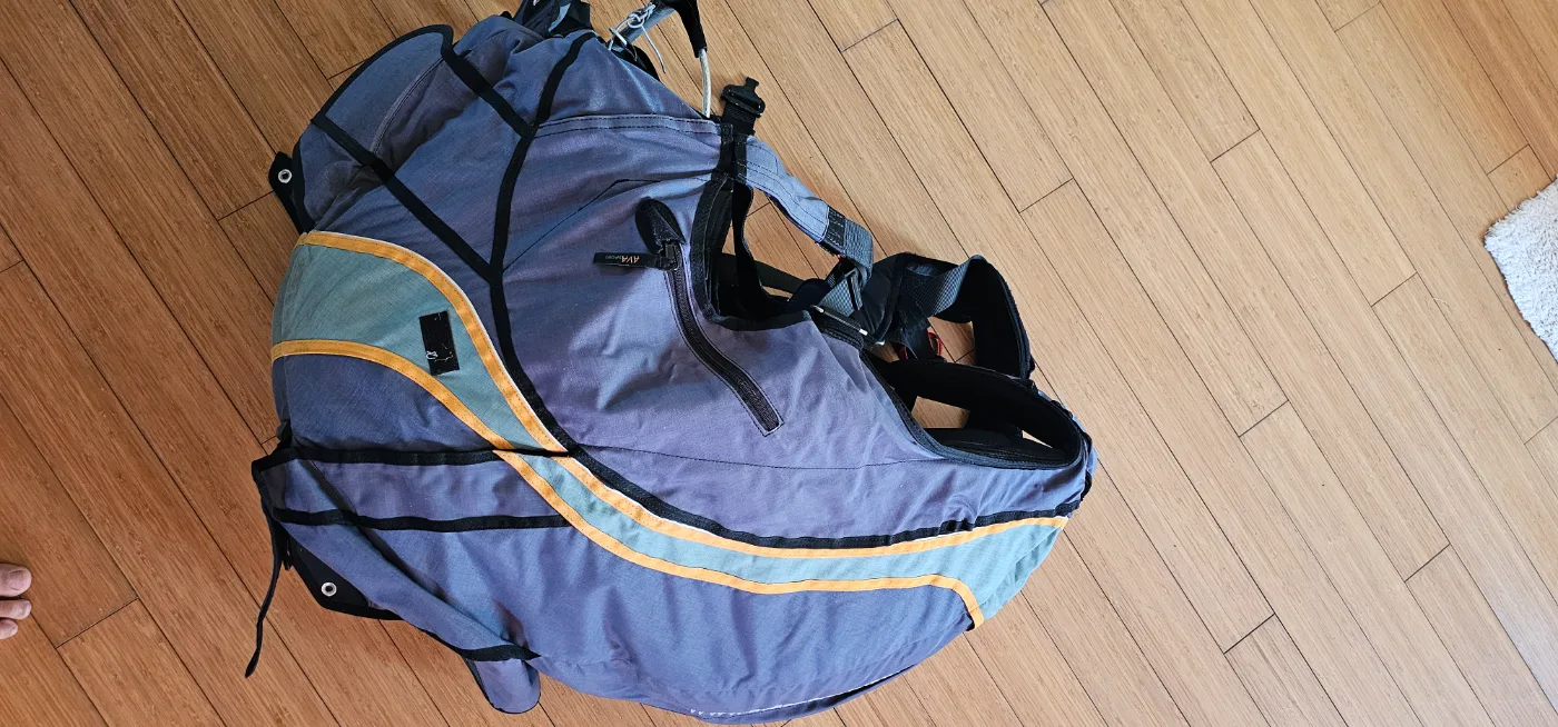 Used Avasport Acro paragliding harness, size L, very good condition for sale — photo 2 of 5